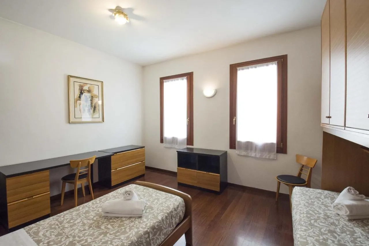 Suite San Barnaba Apartment