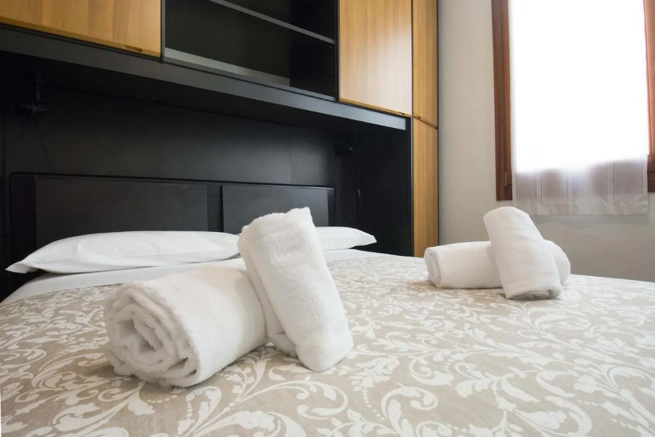 Suite San Barnaba Apartment